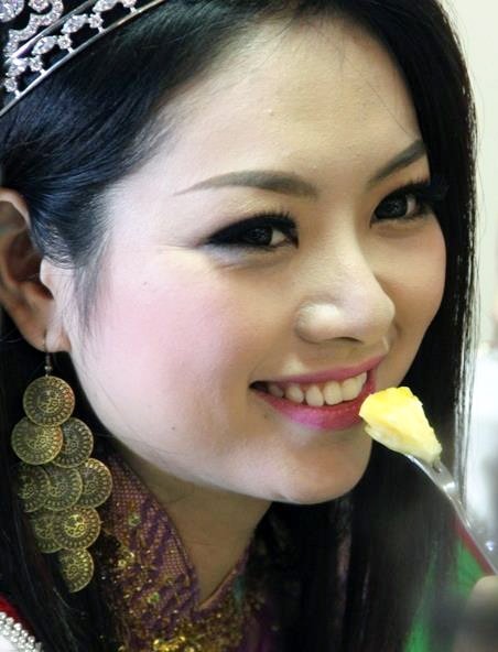 Hoa hậu dân tộc, mua giải, tin đồn