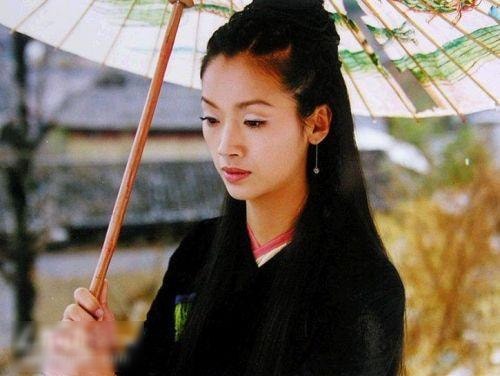 Nhậm Hiền Tề, Ngô Thanh Liên đóng Thần điêu do Đài Loan sản xuất năm 1998. Tiểu Long Nữ Ngô Thanh Liên bị chê vì& mặc đồ đen.