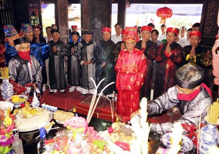 Ban tổ chức thực hiện nghi lễ tống thần lễ hội chọi trâu Đồ Sơn tại đền Nghè