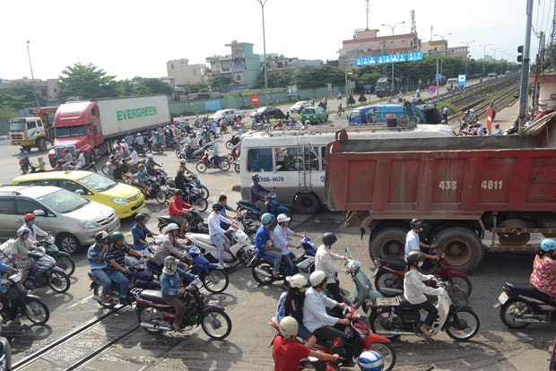 Bài toán ùn tắc giao thông ở ngã ba Huế sẽ được giải đáp sau khi xây dựng nút giao thông ở đây.               Ảnh: Đoàn Lương