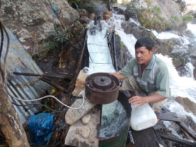 Mô hình thủy điện nhỏ của gia đình anh Phan Văn Dậu.