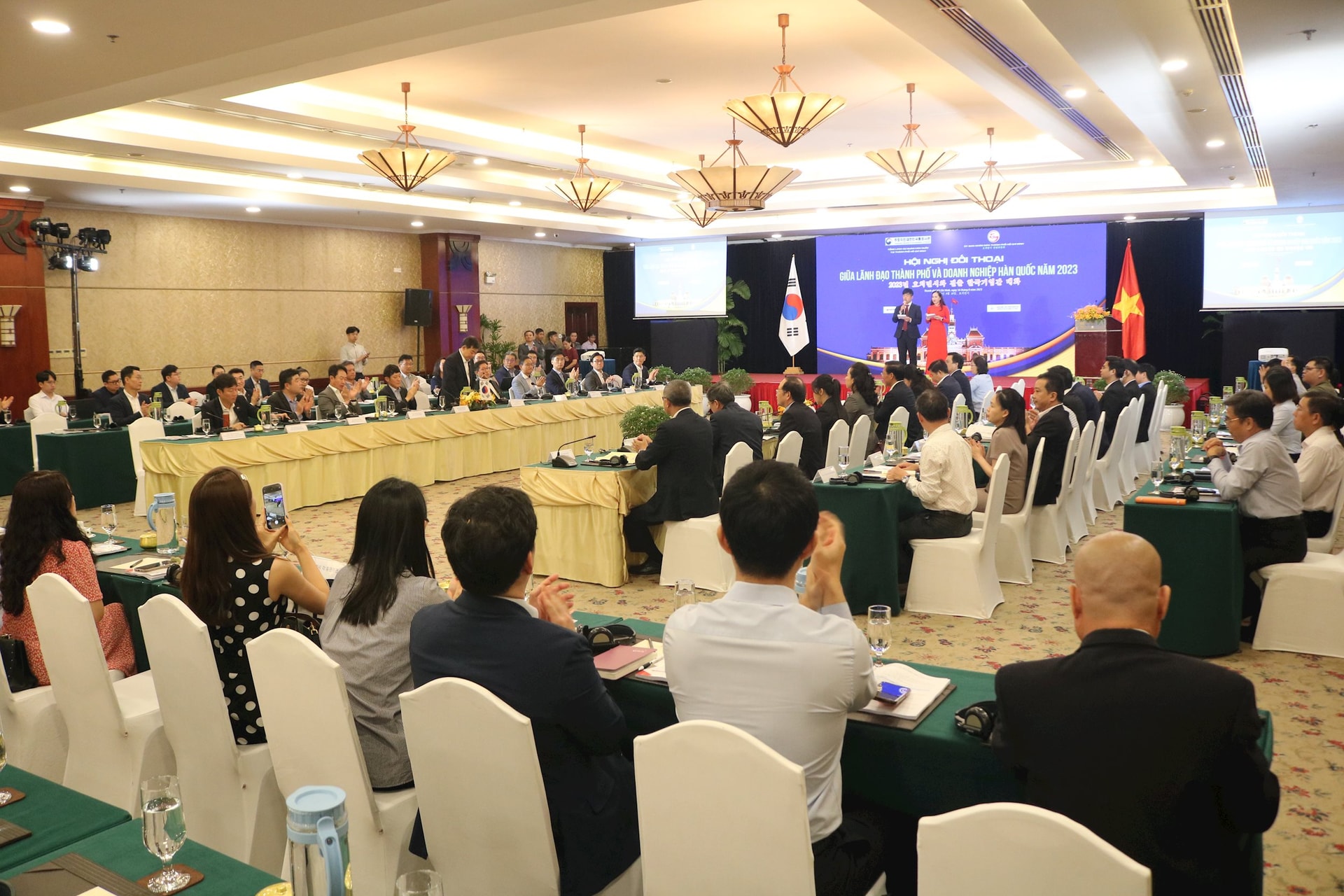 anh-3-toan-canh-hoi-nghi-1-.jpg