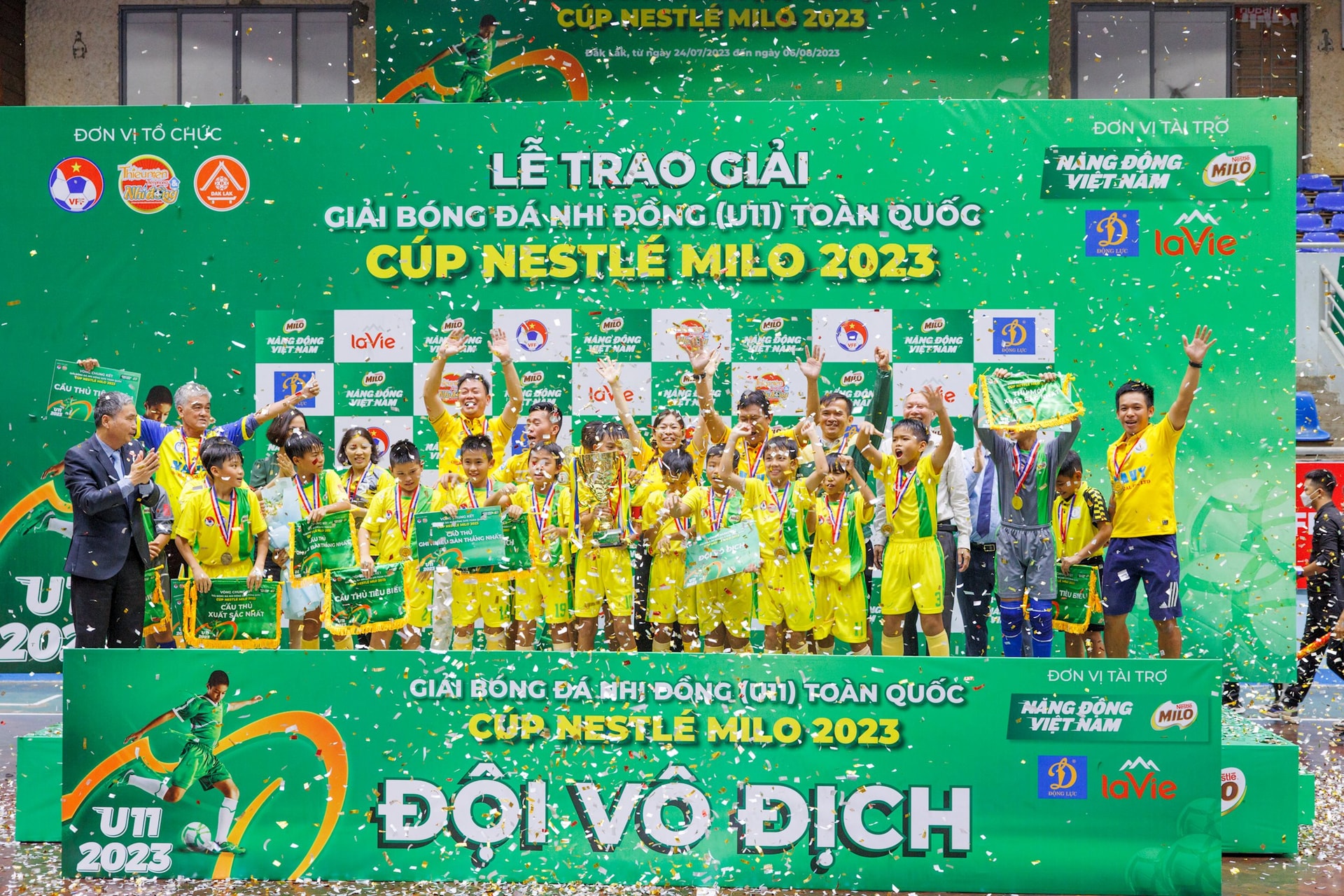 giai-bong-da-nhi-dong-u11-toan-quoc-cup-nestle-milo-2023-do-bao-thieu-nien-tien-phong-va-nhi-dong-lien-doan-bong-da-viet-nam-va-nhan-hang-nestle-milo-phoi-hop-to-chuc.jpg