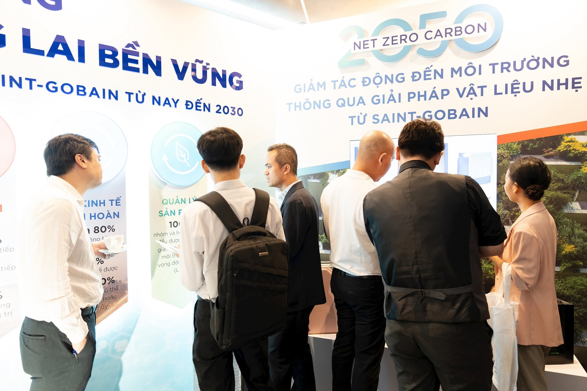 nhung-giai-phap-vat-lieu-xay-dung-nhe-va-ben-vung-duoc-gioi-thieu-tai-gian-hang-saint-gobain-viet-nam-trong-su-kien-tuan-le-cong-trinh-xanh-vn-2023.jpg