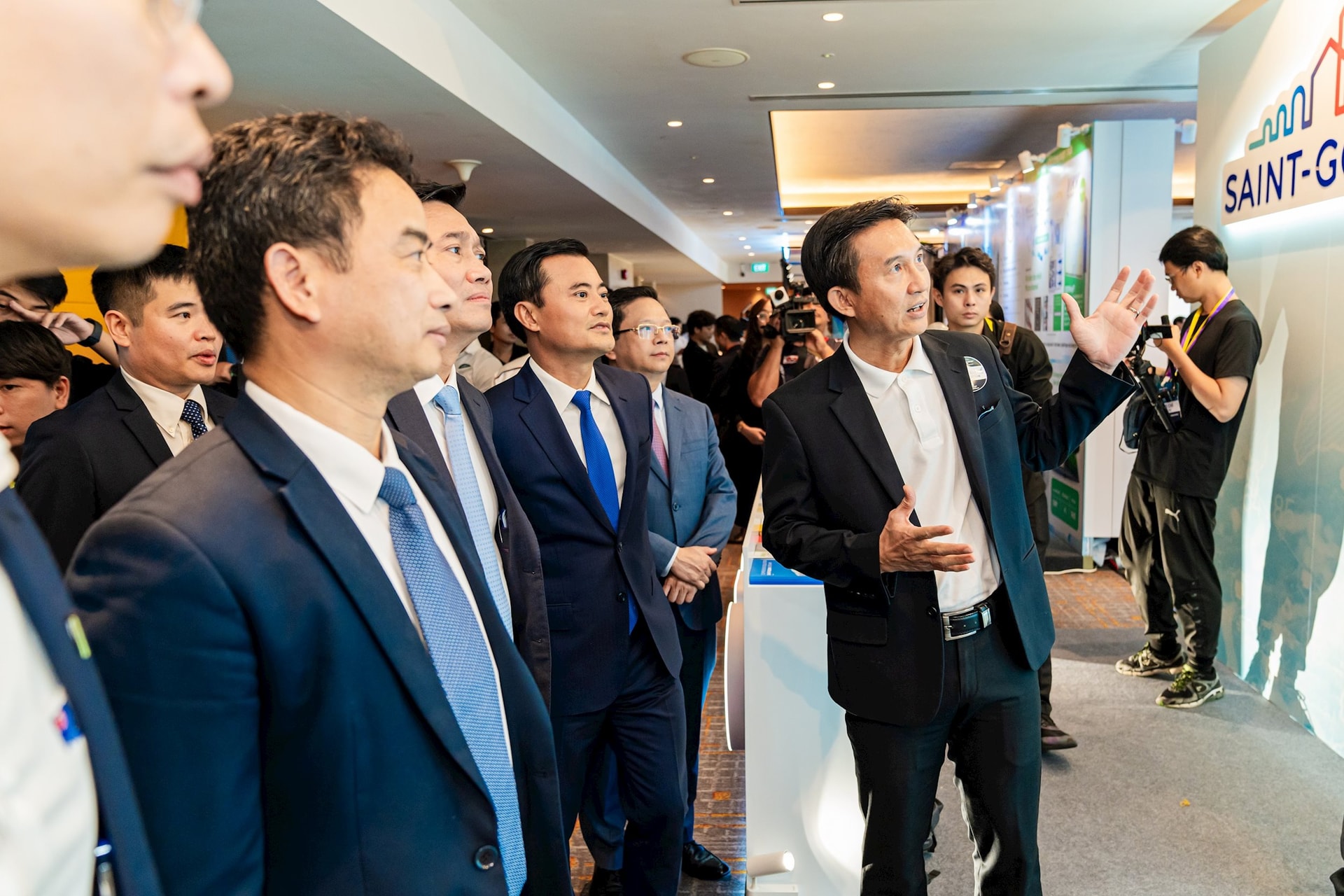 ong-nguyen-truong-hai-tong-giam-doc-saint-gobain-vn-chia-se-ve-cac-giai-phap-vat-lieu-nhe-va-ben-vung.jpg