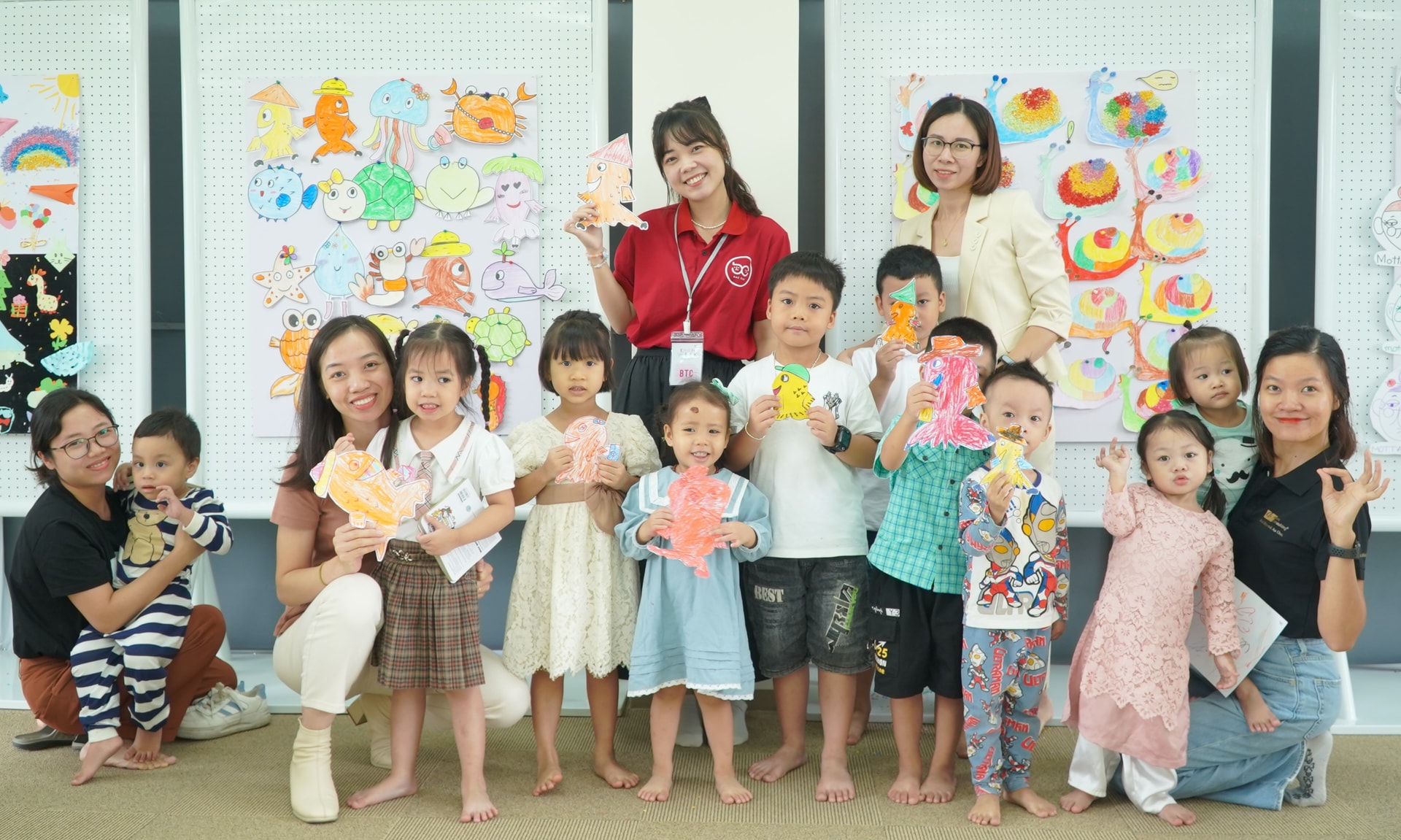 cac-em-nho-thich-thu-khi-tham-gia-su-kien-tuan-sach-ket-noi-ehon-week-2-.jpg
