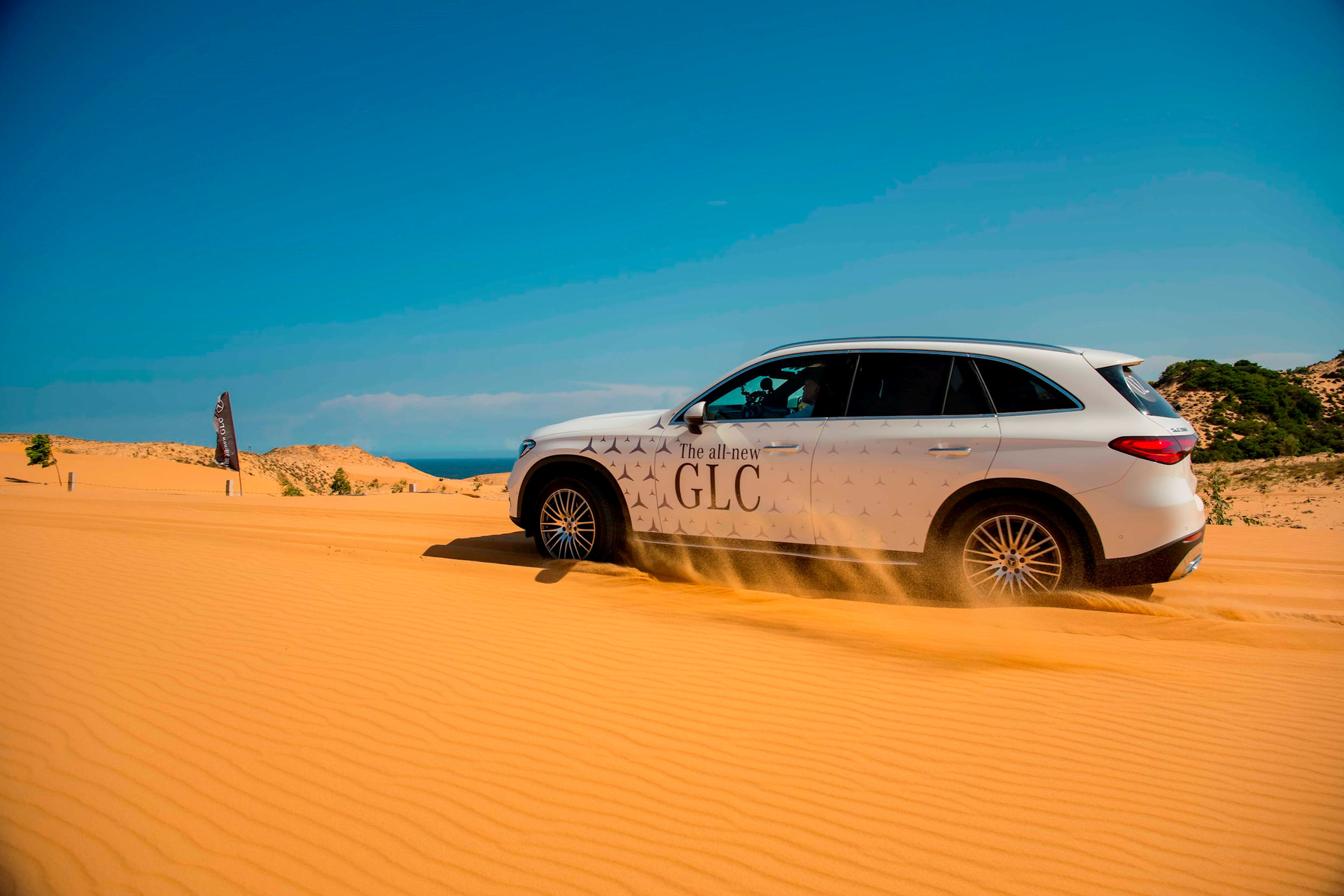 mercedesr-benz-glc-tour1_76.jpg