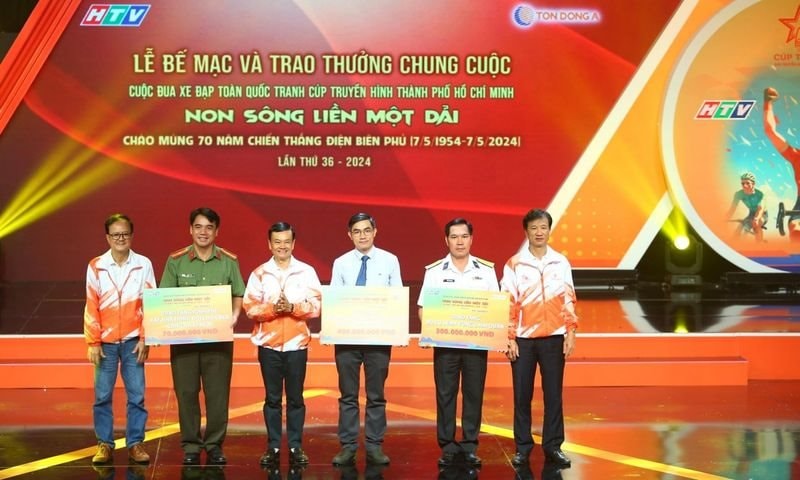 trao-tang-kinh-phi-tai-tro-hoat-dong-cong-dong-cho-cac-don-vi-20240430134340jpg-150239.jpg