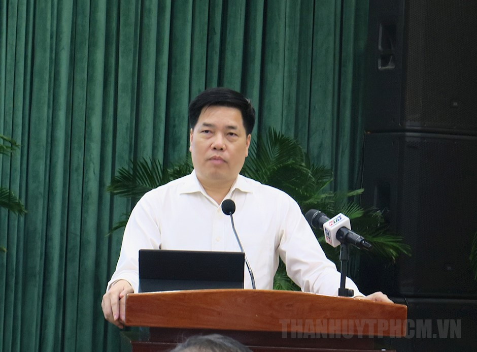 Vụ trưởng vụ CCHC, Bộ Nội vụ Phạm Minh Hùng phát biểu tại hội nghị