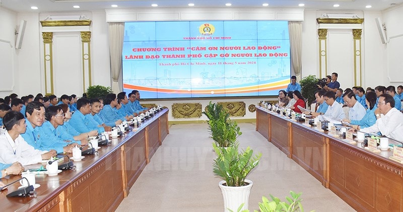 Các đại biểu tham dự chương trình.