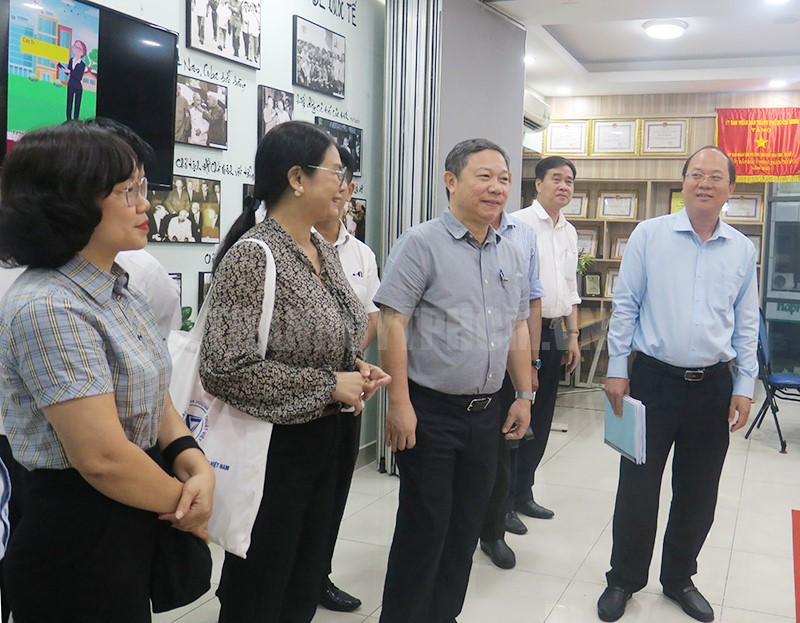 Đồng chí Nguyễn Hồ Hải cùng đoàn khảo sát không gian văn hóa Hồ Chí Minh tại UBND phường Nguyễn Thái Bình, Quận 1