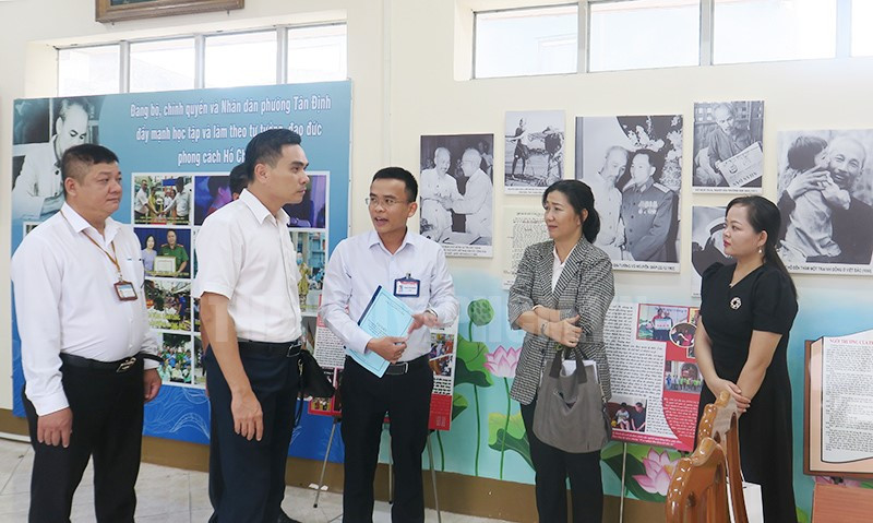 Đoàn khảo sát không gian văn hóa Hồ Chí Minh tại UBND phường Tân Định, Quận 1