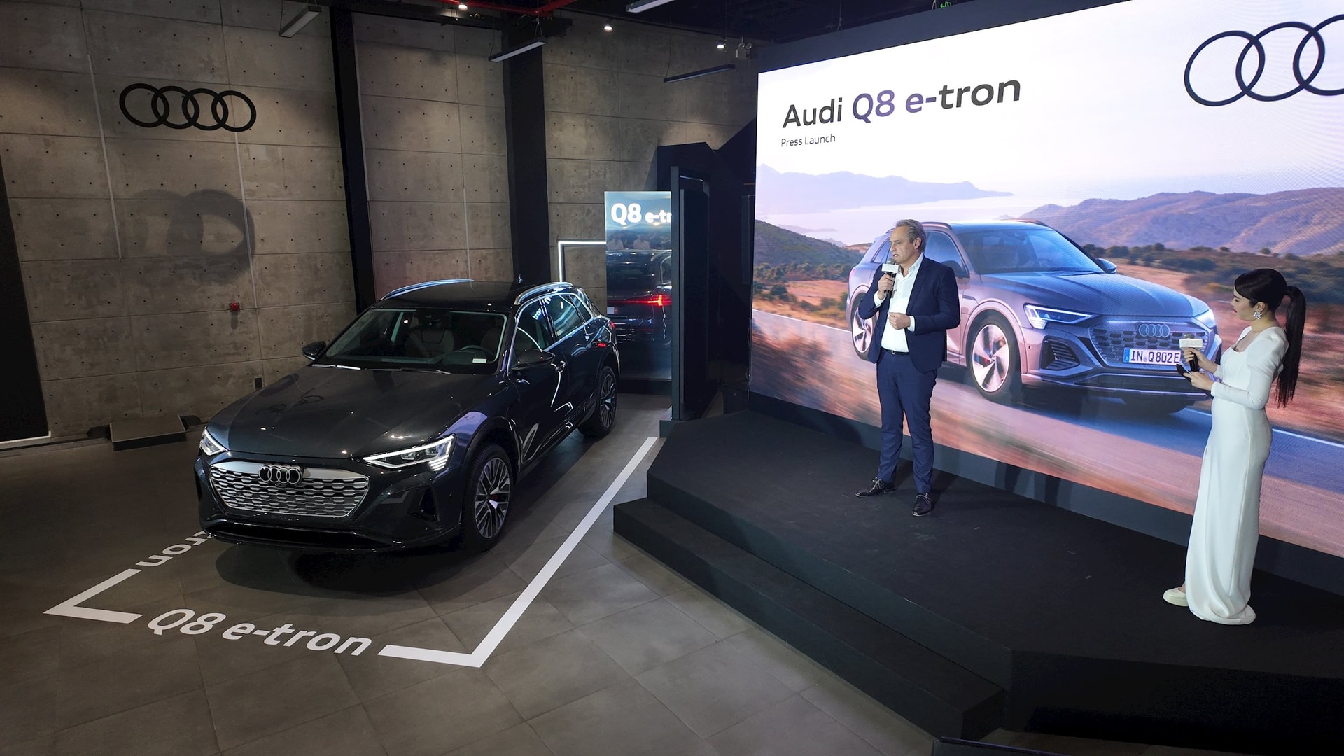 audi_q8_etron_su-kien-1.jpg