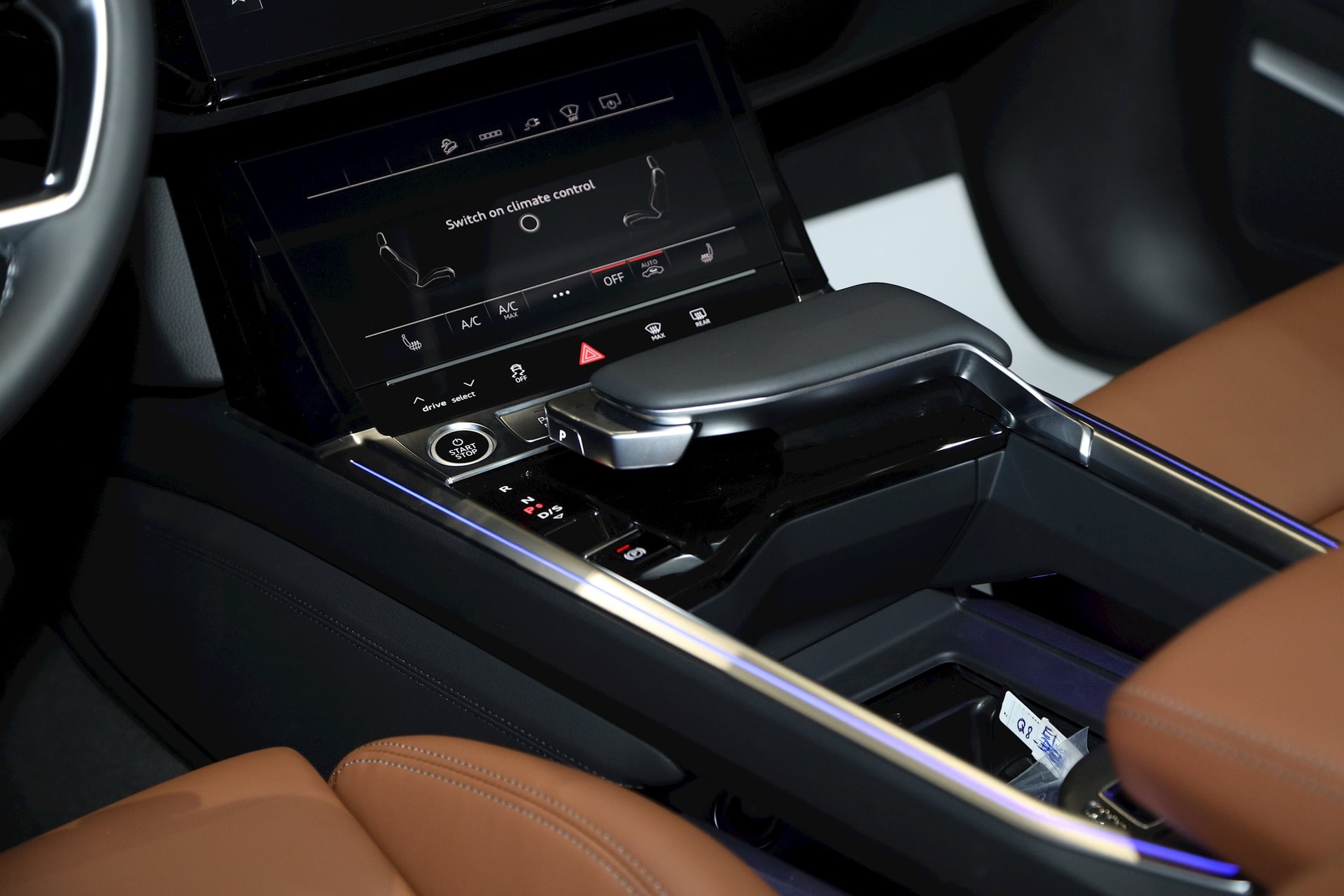 audi_q8_etron_su-kien-8.jpg