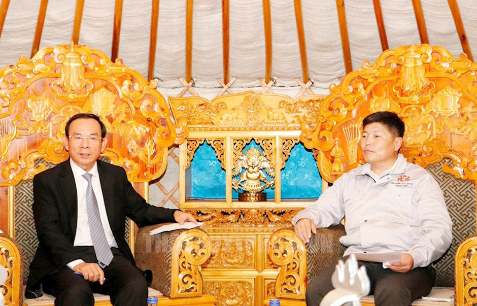 Bí thư Thành ủy TP.HCM Nguyễn Văn Nên trao đổi cùng Thống đốc Thủ đô Ulaanbaatar Khishgee Nyambaatar.