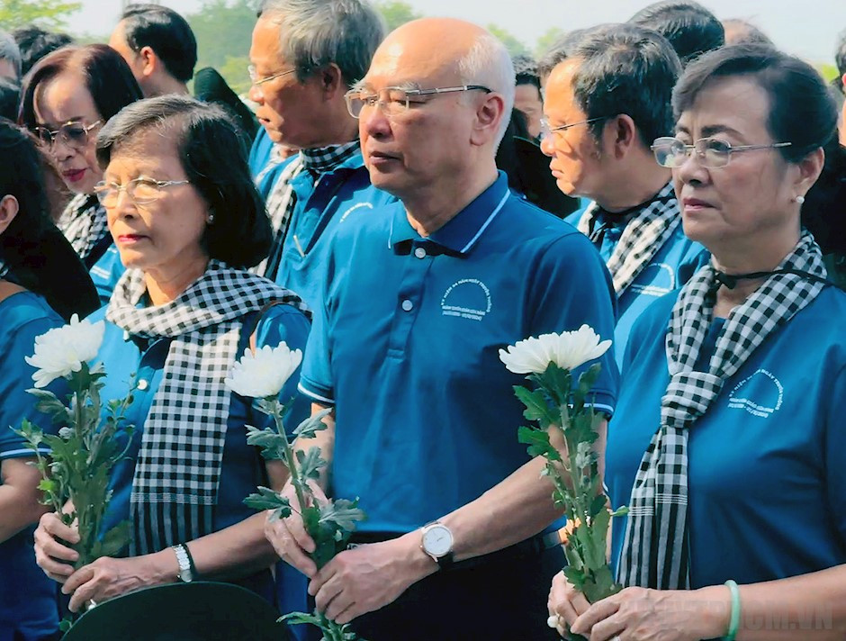 Đồng chí Phan Nguyễn Như Khuê dâng hoa tưởng niệm các anh hùng liệt sĩ tại Khu truyền thống cách mạng Cuộc Tổng tiến công và nổi dậy Xuân Mậu Thân 1968