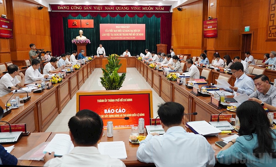 Quang cảnh buổi làm việc