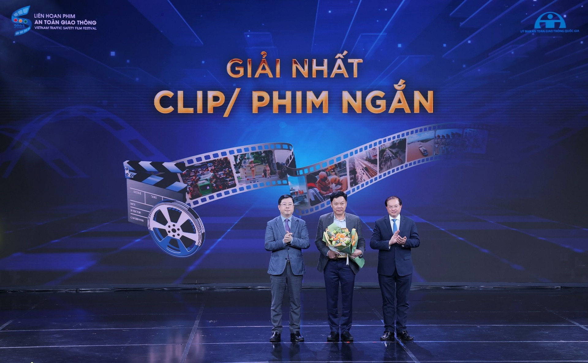 ban-giam-khao-trao-giai-nhat-the-loai-clip-ngan-nam-2023.jpg