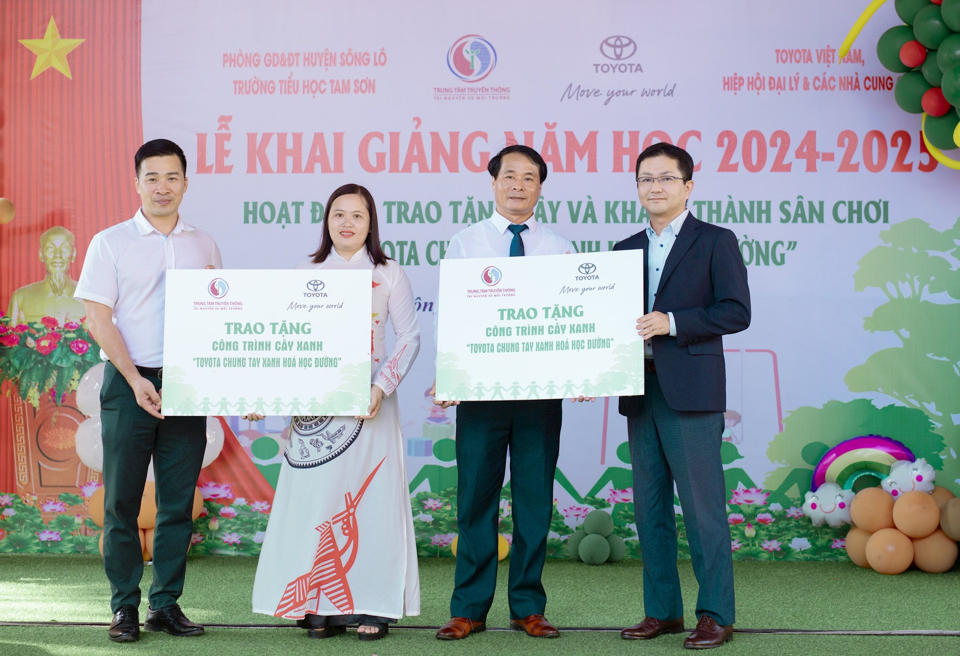 chuong-trinh-toyota-chung-tay-xanh-hoa-hoc-duong-nam-2024-trao-tang-cay-canh-quan-va-san-choi-cho-truong-tieu-hoc-tam-son-huyen-song-lo-tinh-vinh-phuc.jpg