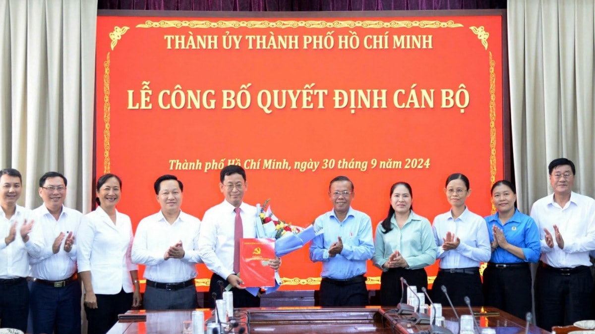 pho ban noi chinh thanh uy tp.hcm lam pho bi thu thuong truc thanh uy thu Duc hinh anh 2