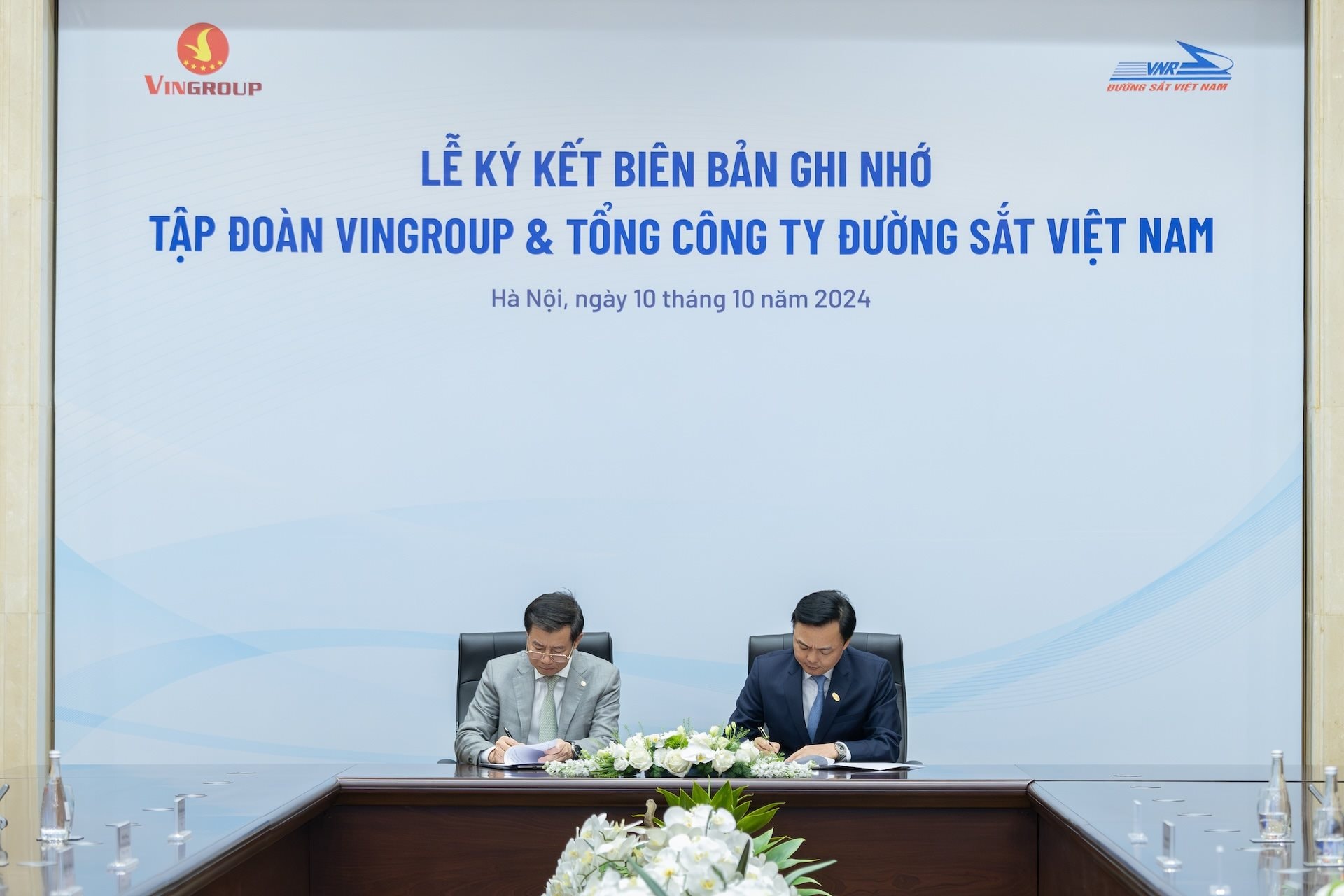 vgr-ky-ket-mou-voi-vnr-f-1.jpg