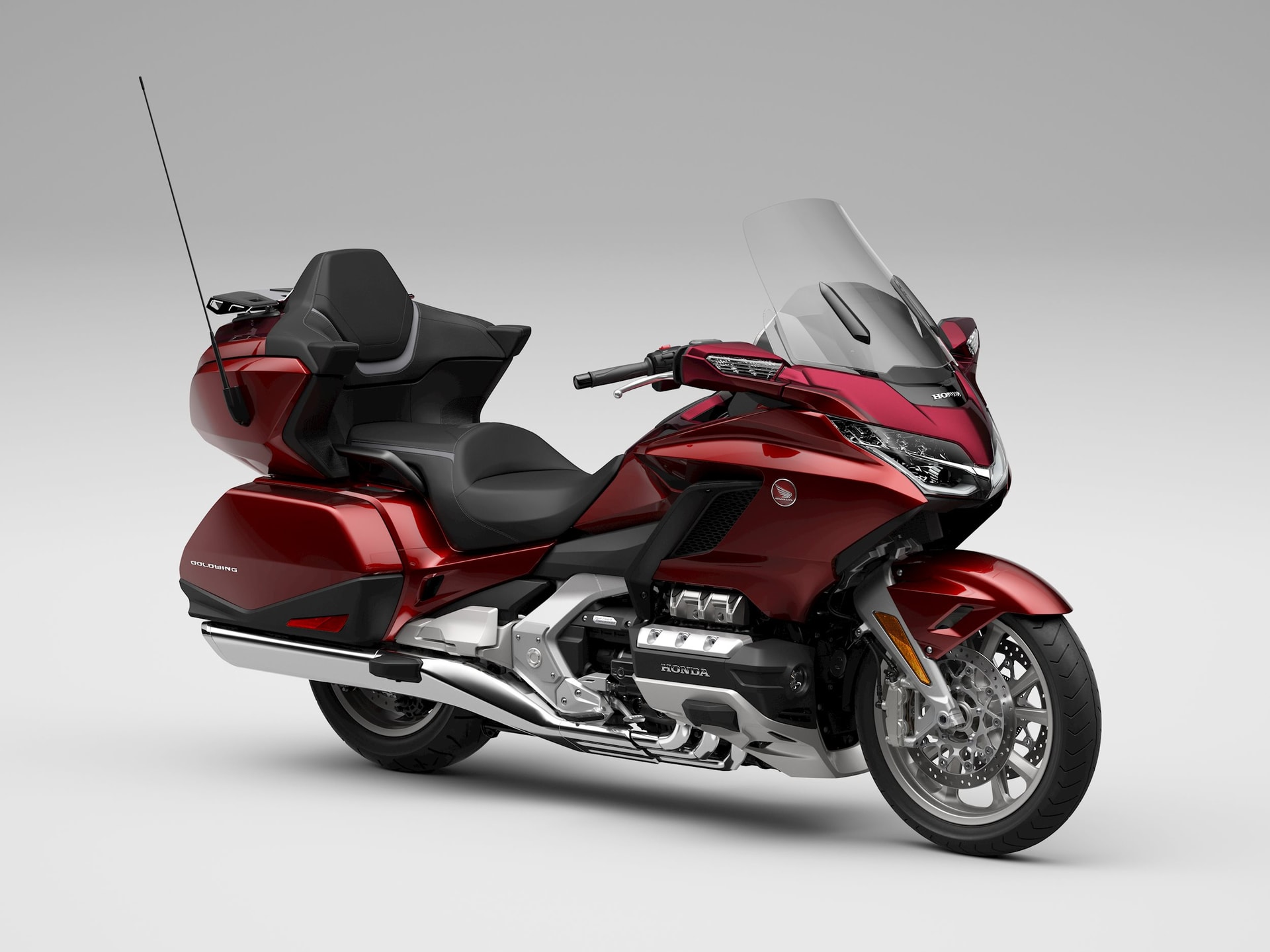 goldwing-2024-do-den-2.jpg