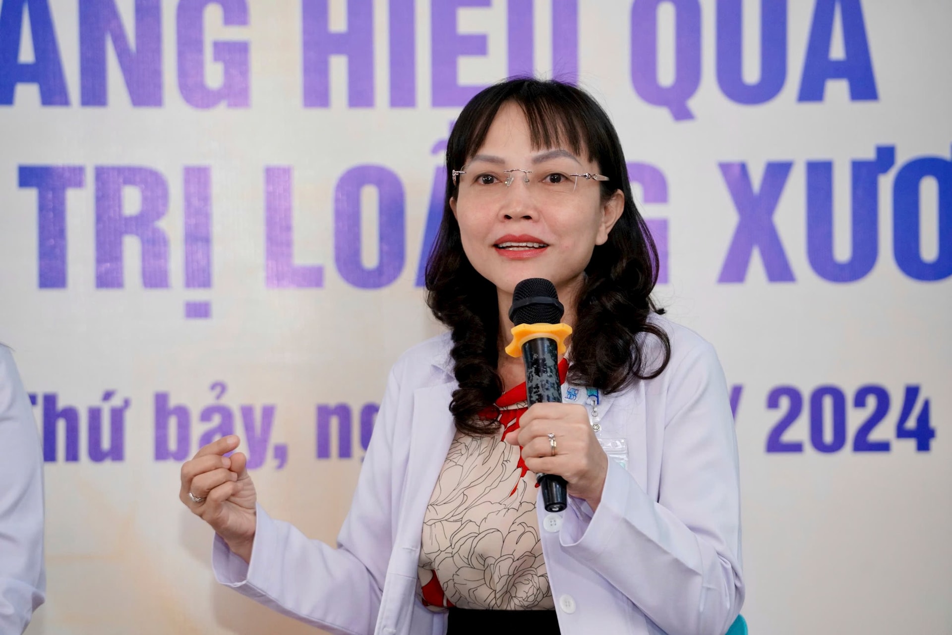 pgs-ts-bs.-cao-thanh-ngoc-truong-khoa-noi-co-xuong-khop-chia-se-kien-thuc-huu-ich-ve-benh-loang-xuong.jpg