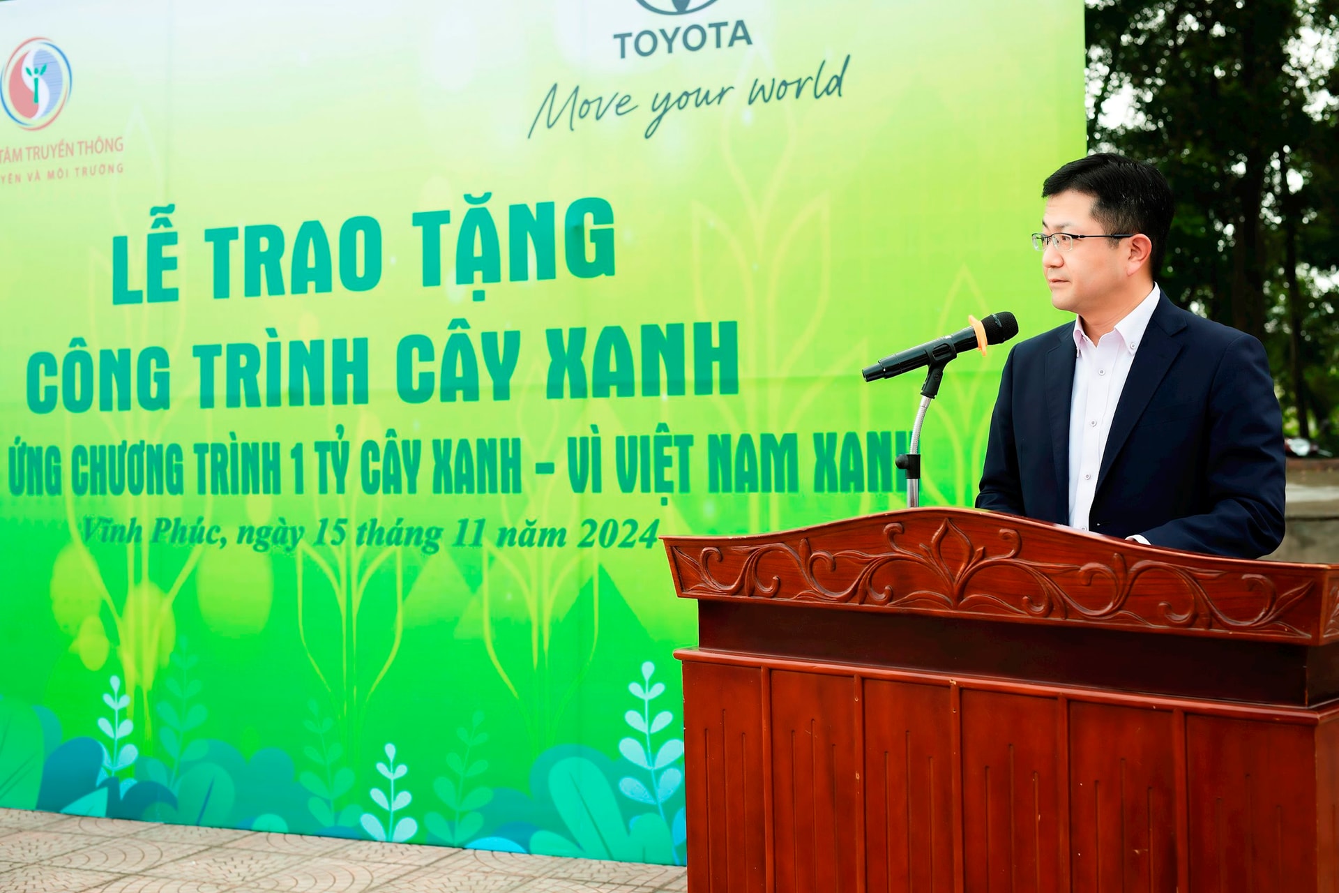 ong-kei-nishikawa-giam-doc-khoi-hanh-chinh-toyota-viet-nam-phat-bieu-tai-buoi-le.jpg