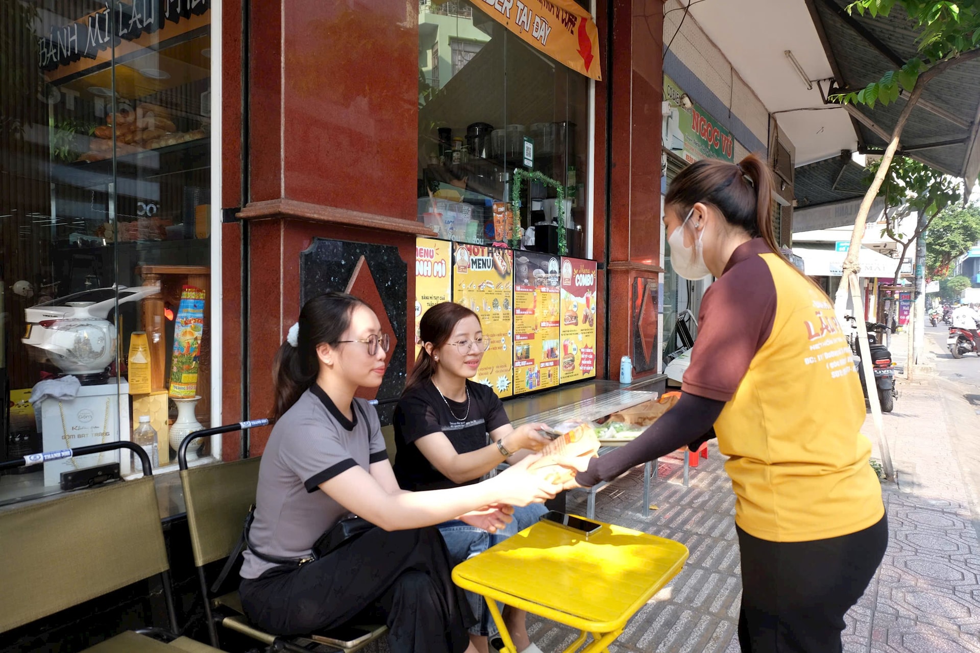 hinh-5-banh-mi-lao-phu.jpg