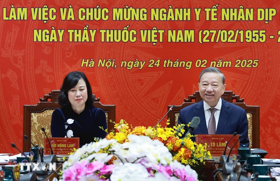 Tổng Bí thư Tô Lâm thăm, làm việc với Bộ Y tế. (Ảnh: TTXVN)