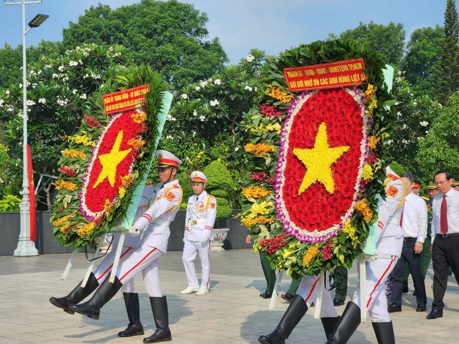 le-dang-huong(1).jpg