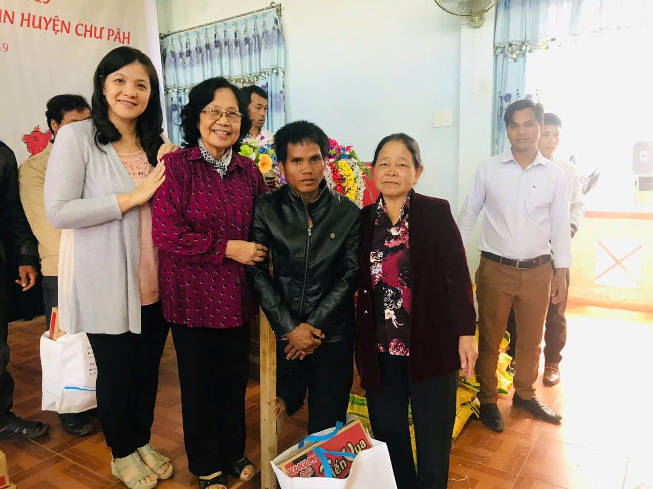 gs.bs-nguyen-thi-ngoc-phuong-tham-nan-nhan-da-cam-tinh-gia-lai.jpg