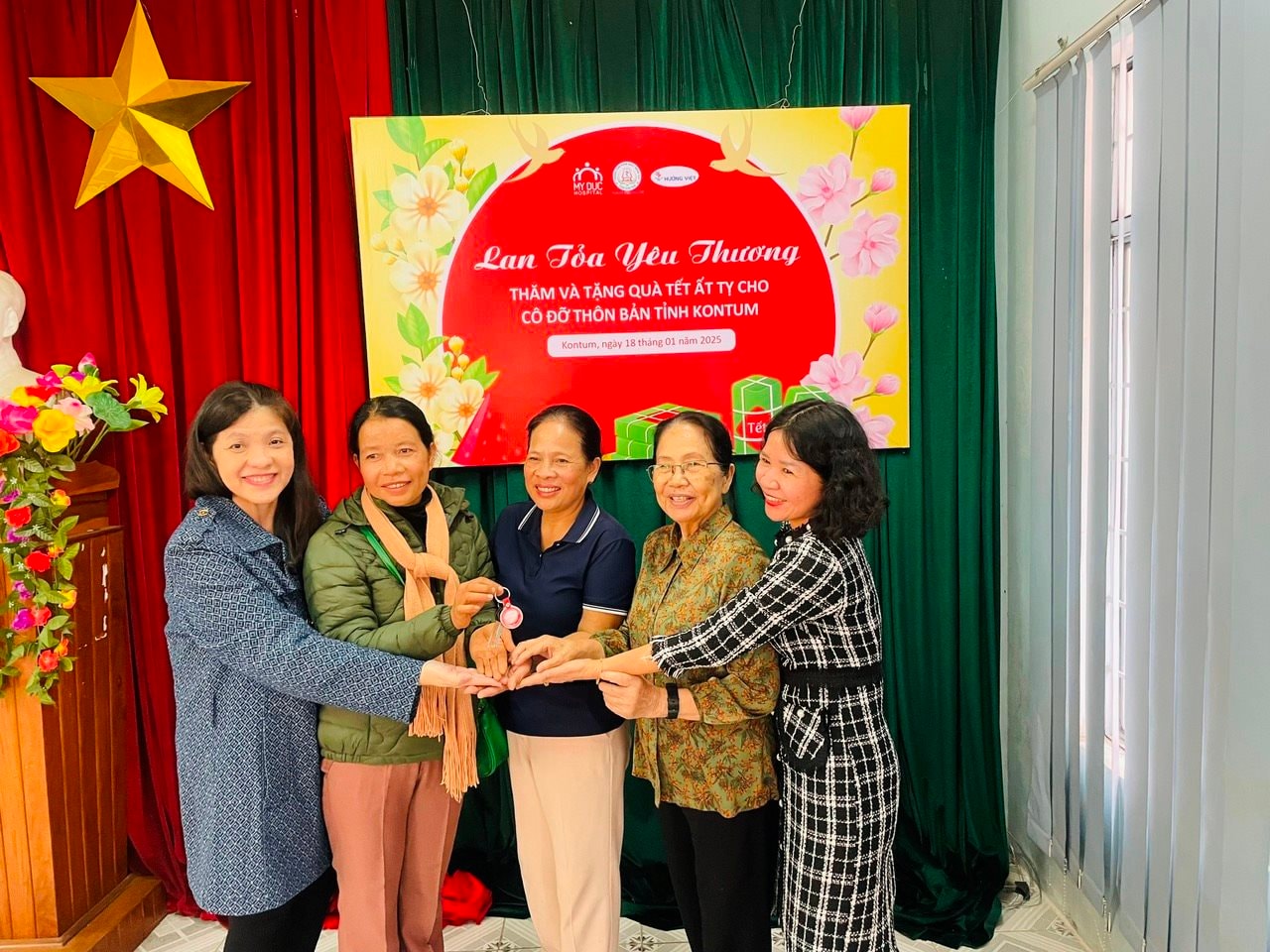 tham-hoi-va-tang-qua-co-do-o-kontum-thang-1-nam-2025-1.jpg