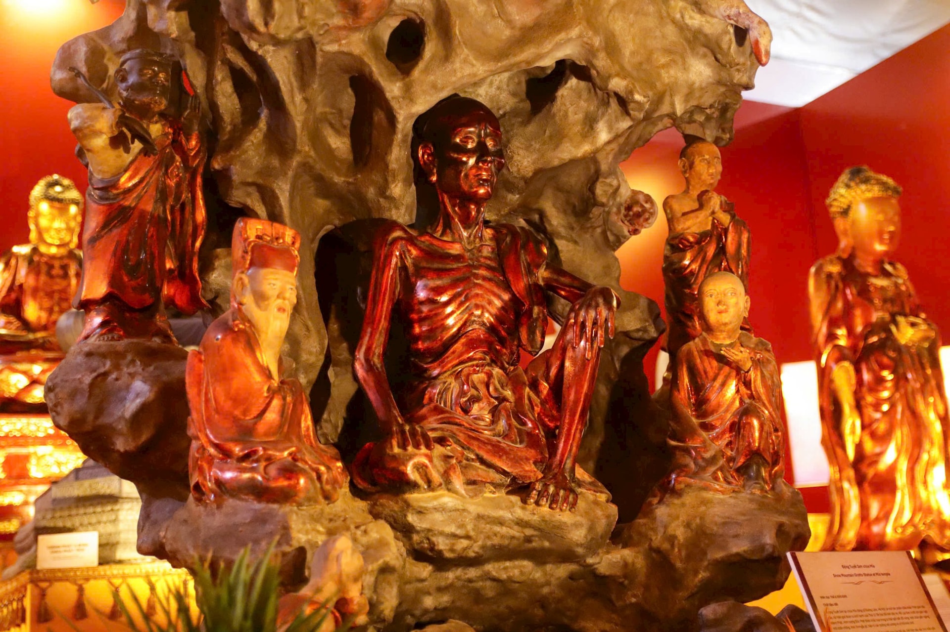 trien-lam-vesak-87.jpg