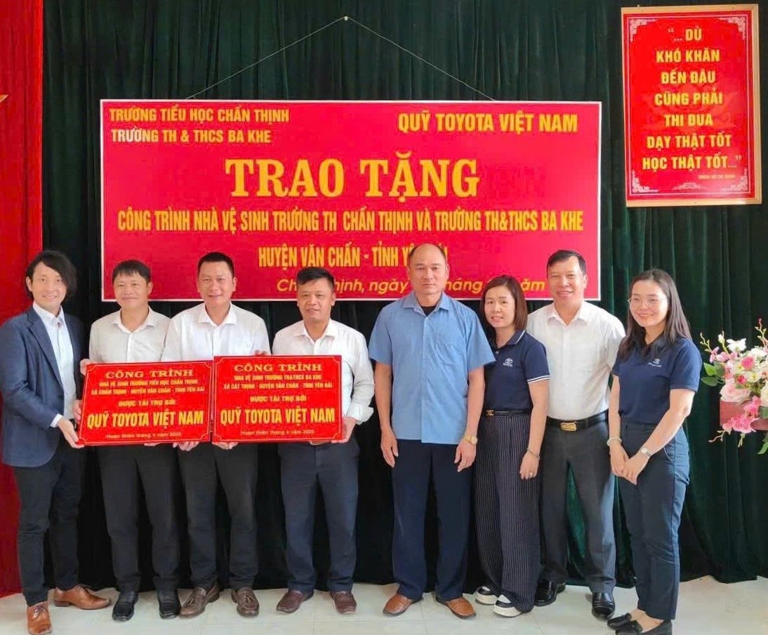 quy-toyota-viet-nam-ban-giao-cong-trinh-ve-sinh-truong-hoc-tai-vung-sau-vung-xa-tinh-yen-bai-3-.jpg