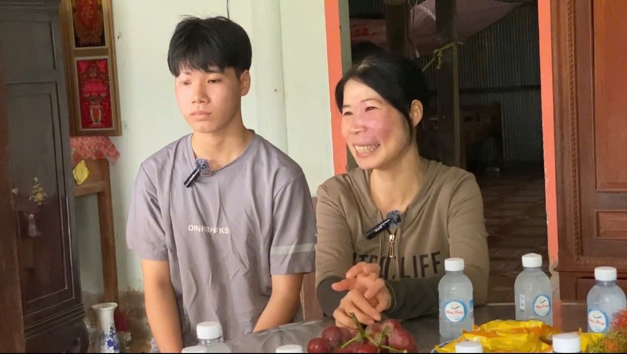 do-dieu-kien-gia-dinh-kha-kho-khan-em-anh-khoa-thuong-tranh-thu-di-lam-them-vao-ky-nghi-he-de-phu-giup-me..jpg