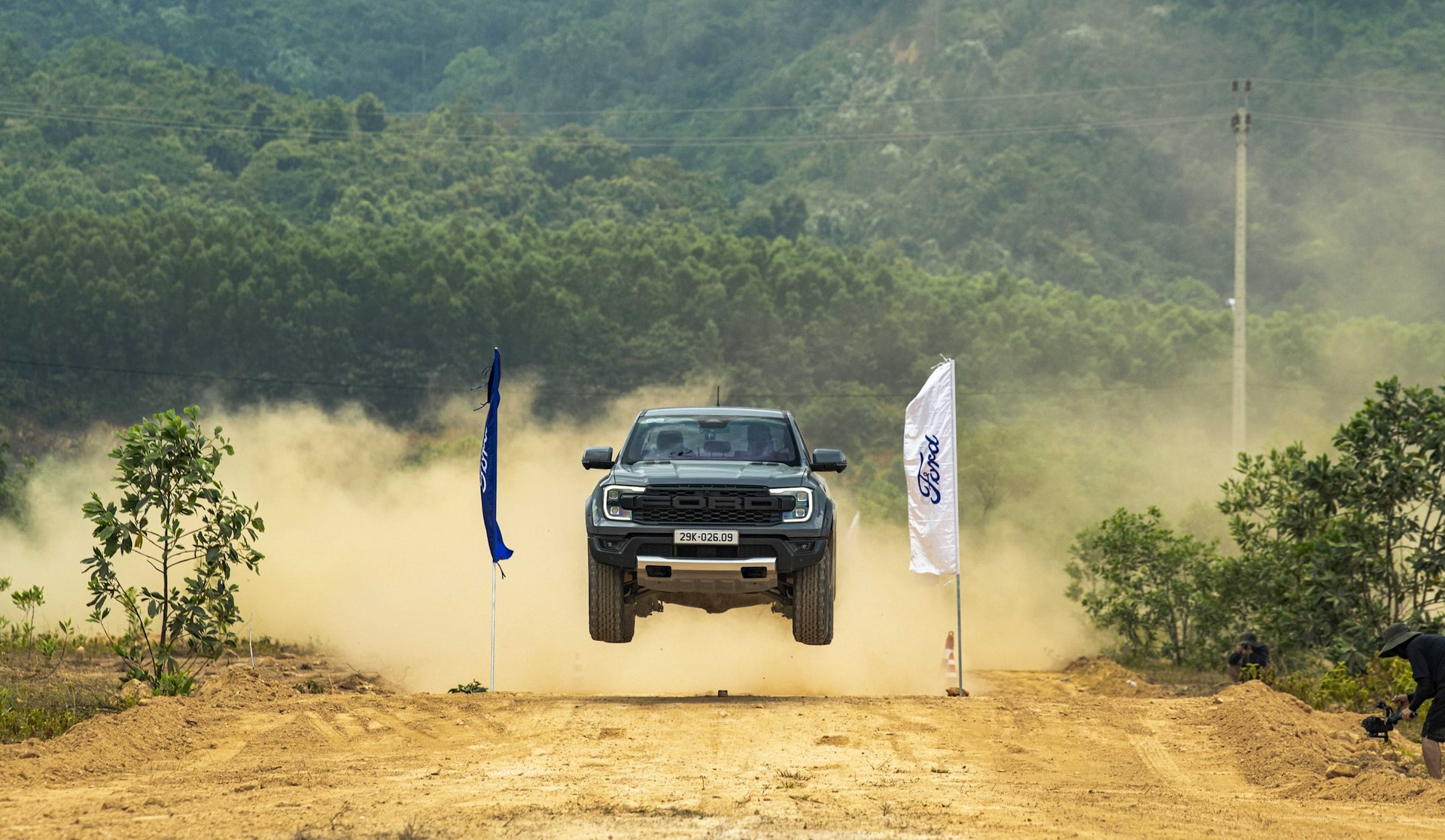 ford-ranger-raptor-2.jpg