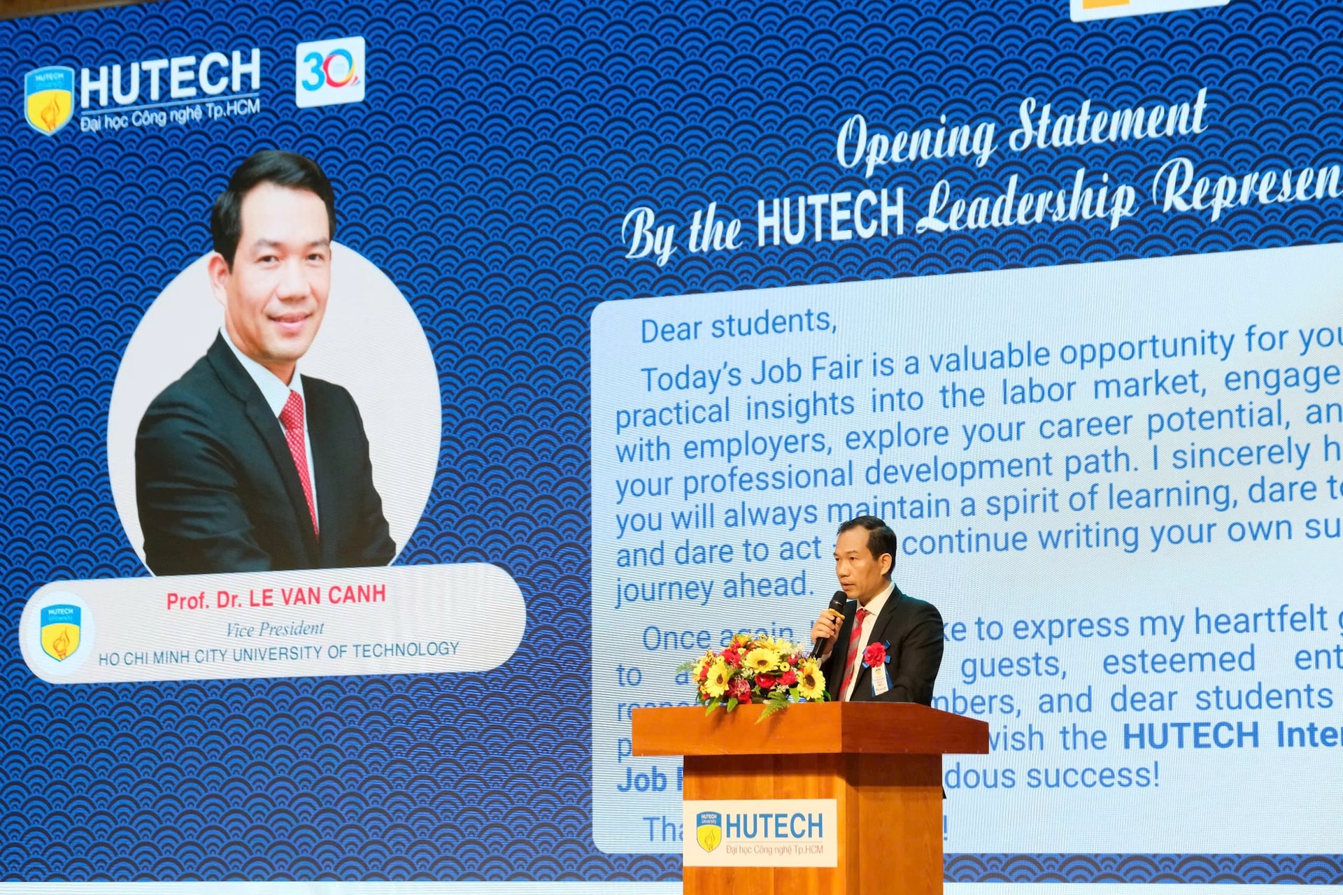 ngay-hoi-viec-lam-hutech-1.jpg