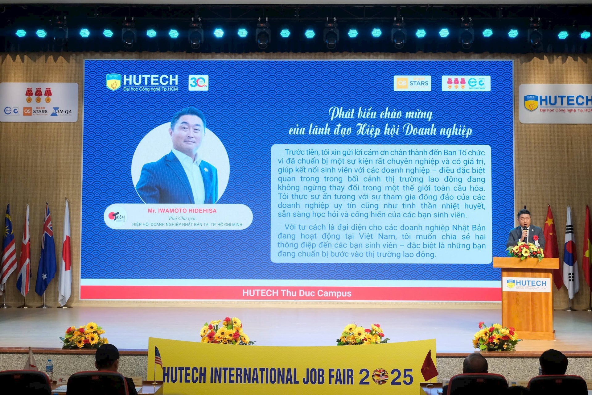 ngay-hoi-viec-lam-hutech-4.jpg