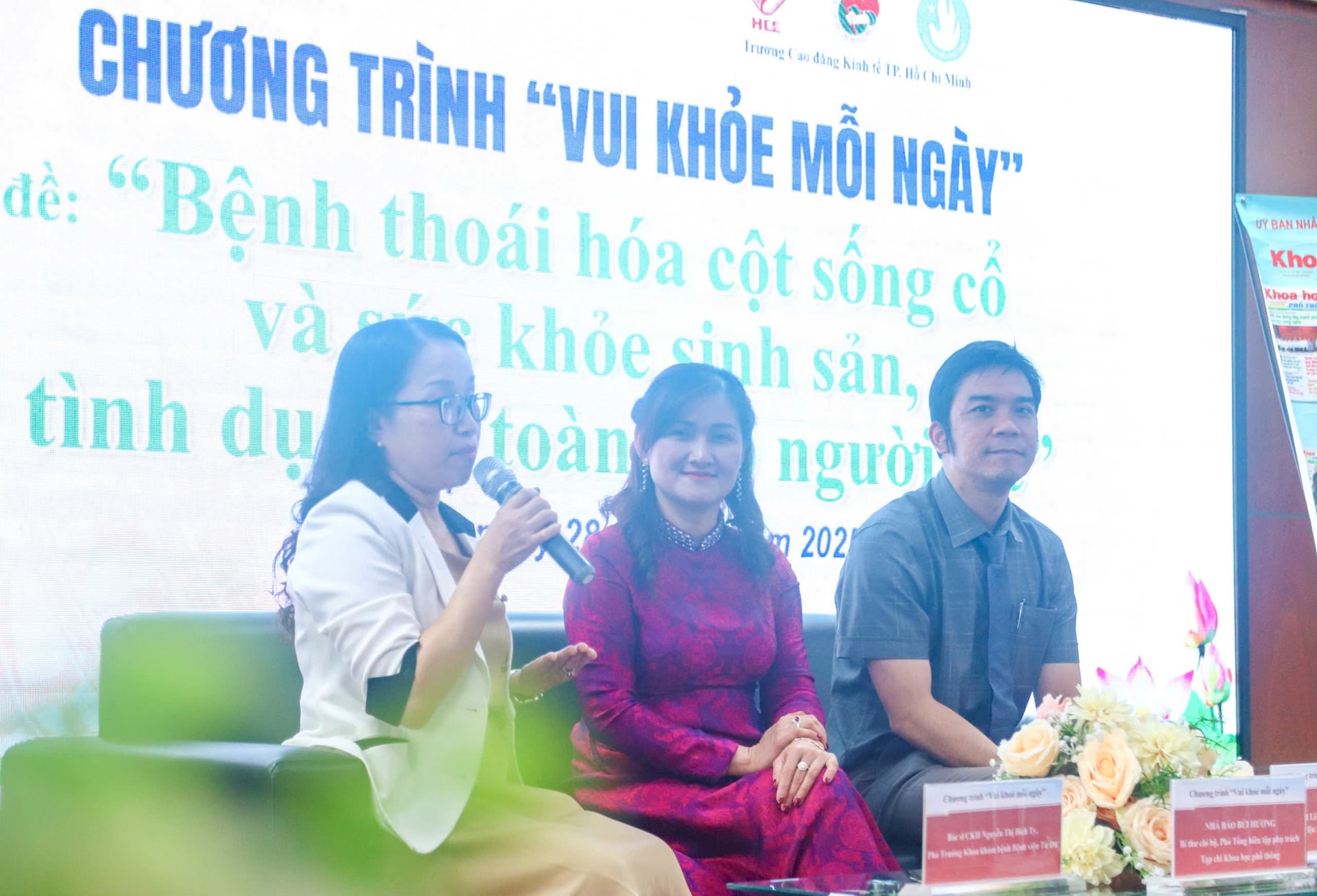 hinh-7-cac-bac-si-giai-dap-thac-mac-tai-chuong-trinh.jpg