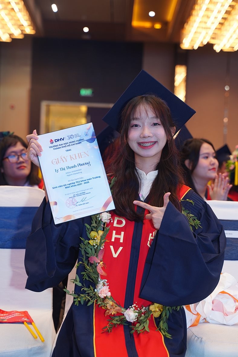 dhv-tot-nghiep-5.jpg