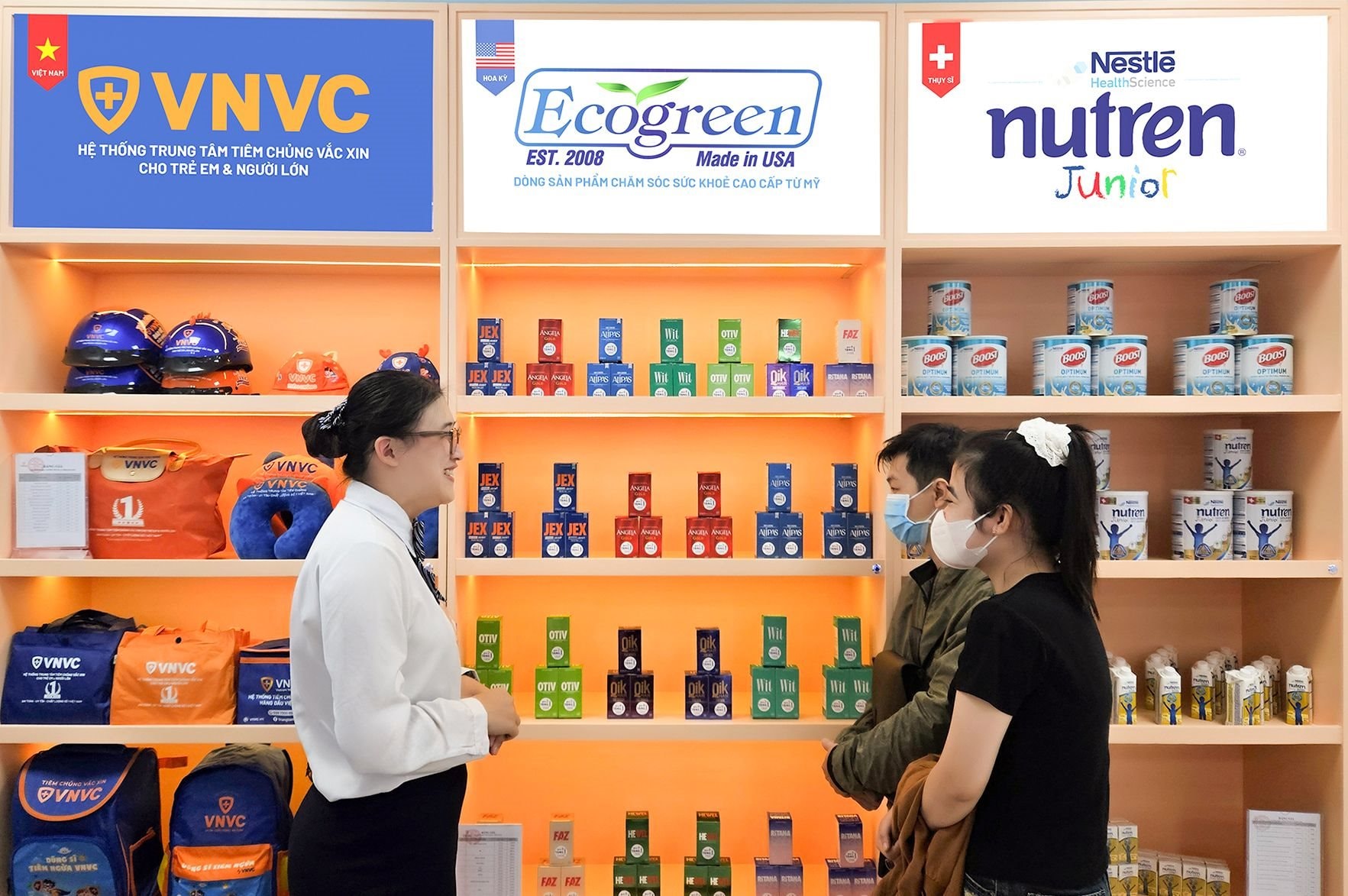 8-vnvc-khai-truong-vnvc-shop.jpg