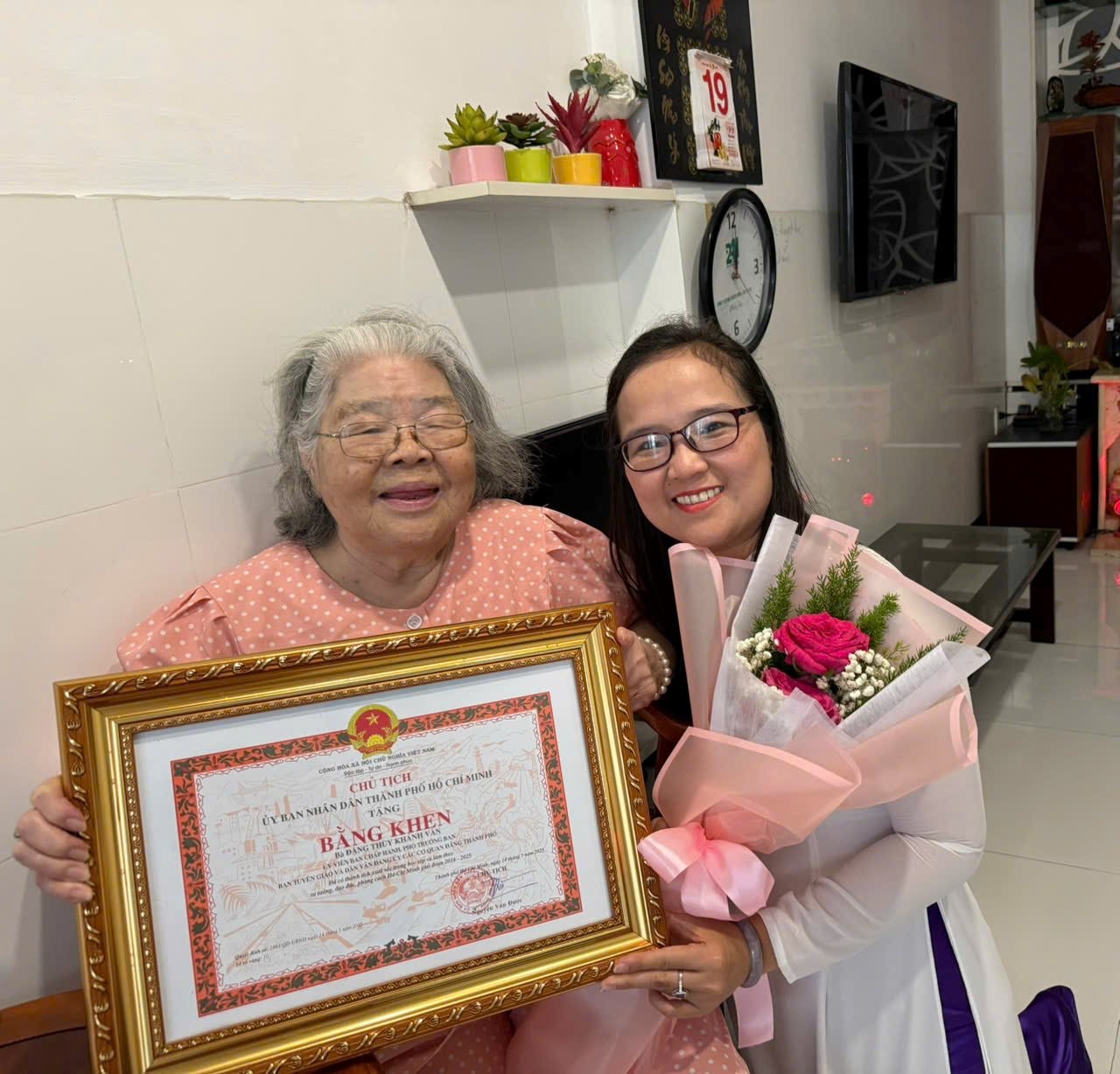 khanh-van-va-me.jpg