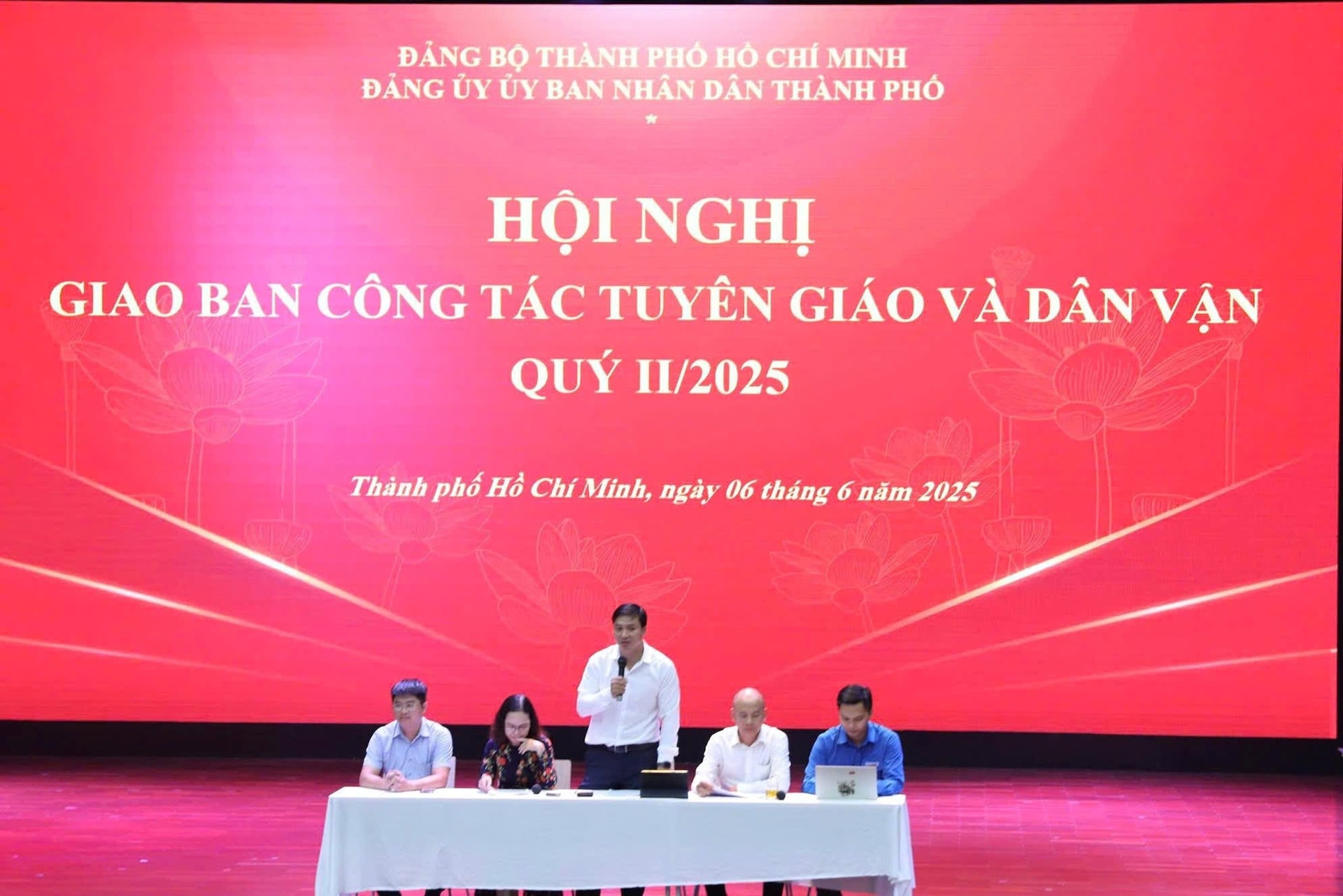 hoi-nghi-giao-ban.jpg