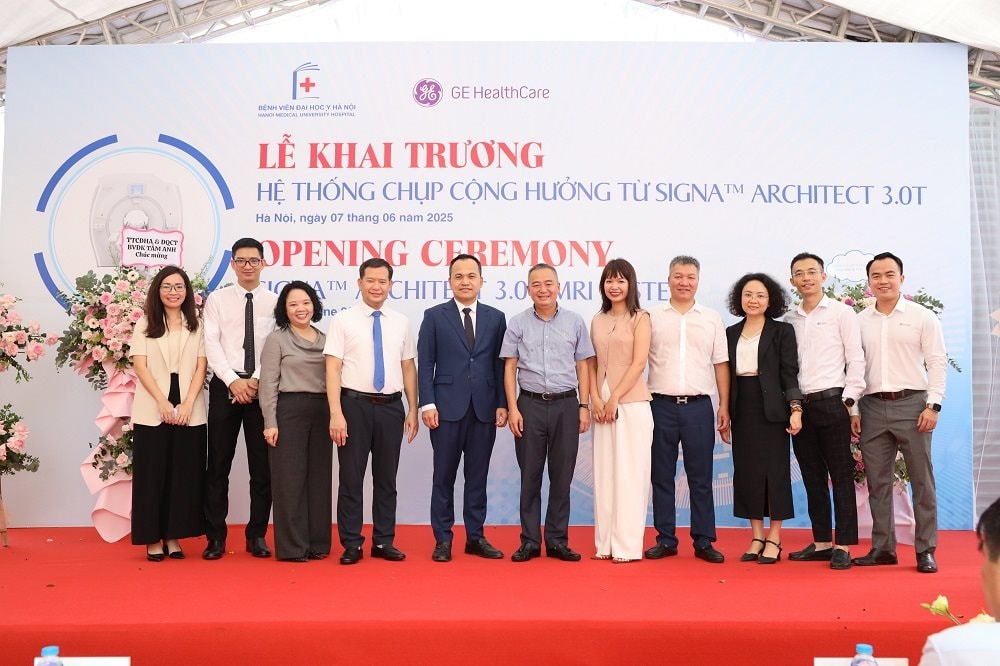 le-khai-truong-he-thong-chup-cong-huong-tu-signa-architect-3.0t.jpg