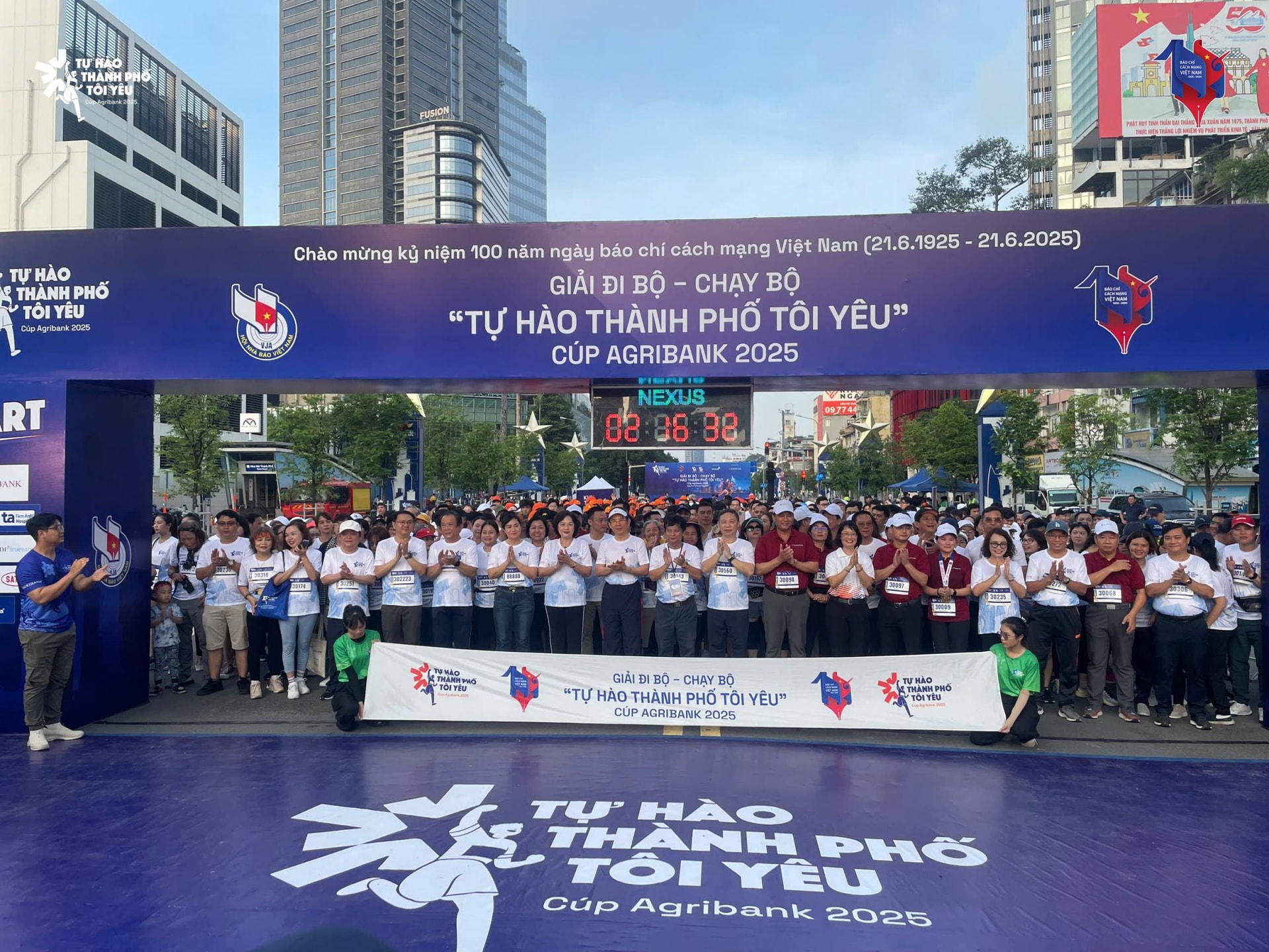 thi-hong-thong-doc-ngan-hang-nha-nuoc-viet-nam_-ba-tran-thi-dieu-thuy-pho-chu-tich-ubnd-tp.hcm-..-tham-gia-cu-ly-di-bo-3-5-.jpg