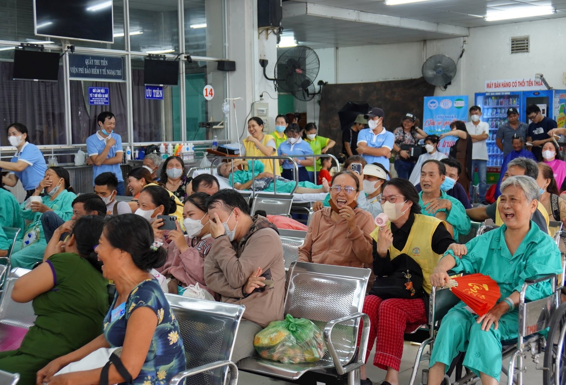 moi-mot-bai-bao-ve-hoan-canh-kho-khan-la-mot-hanh-trinh-lan-toa-yeu-thuong-cong-dong-chung-tay-nhieu-hon-trong-cham-soc-cac-benh-nhan-yeu-the.-anh-minh-hoa.jpg