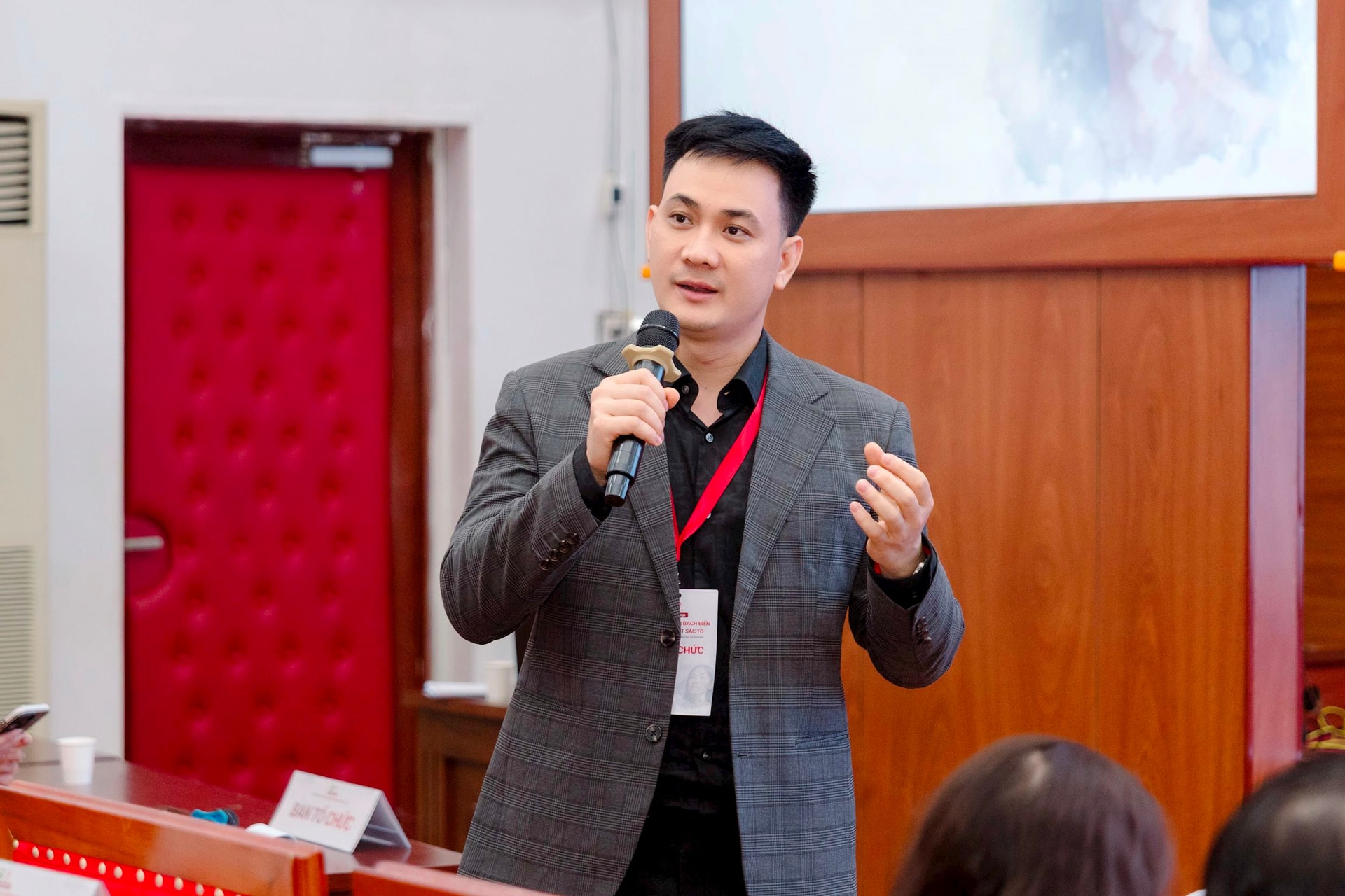 uc-tieu-chinh-cua-hoi-thao-la-mong-muon-chia-se-nhung-kien-thuc-kinh-nghiem-o-trong-nganh-den-voi-quy-dong-nghiep-de-co-t-1-.jpg