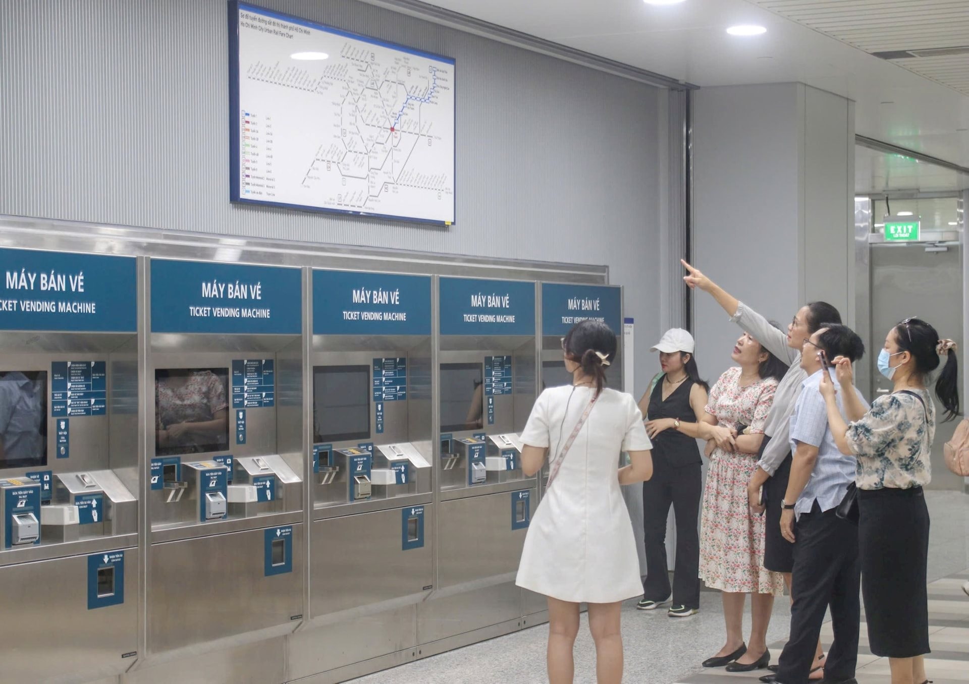 may-ban-ve-tu-dong-tai-metro-so-1.jpg