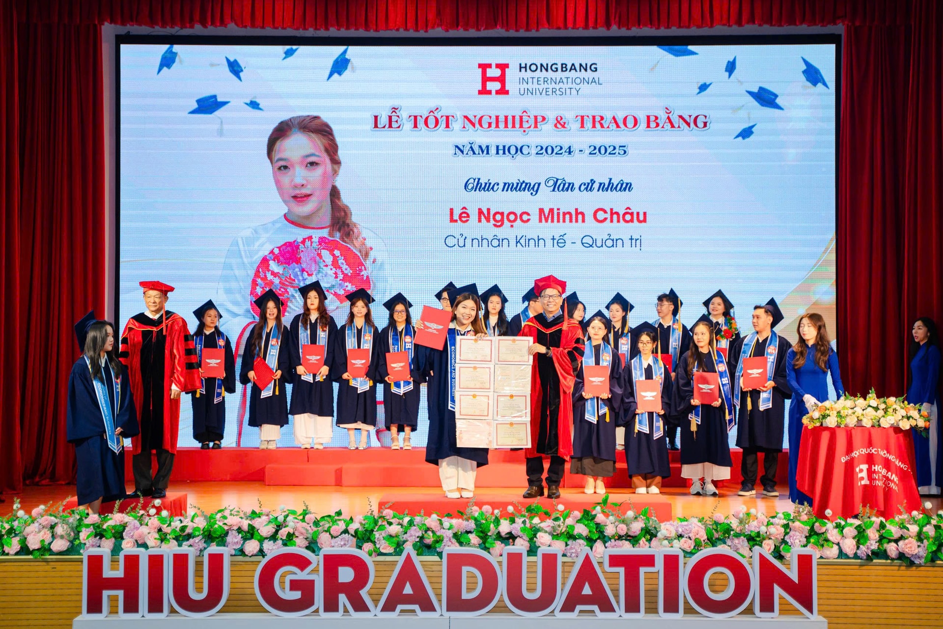 flex-bang-khen-trong-ngay-nhan-bang-tot-nghiep-1.jpg